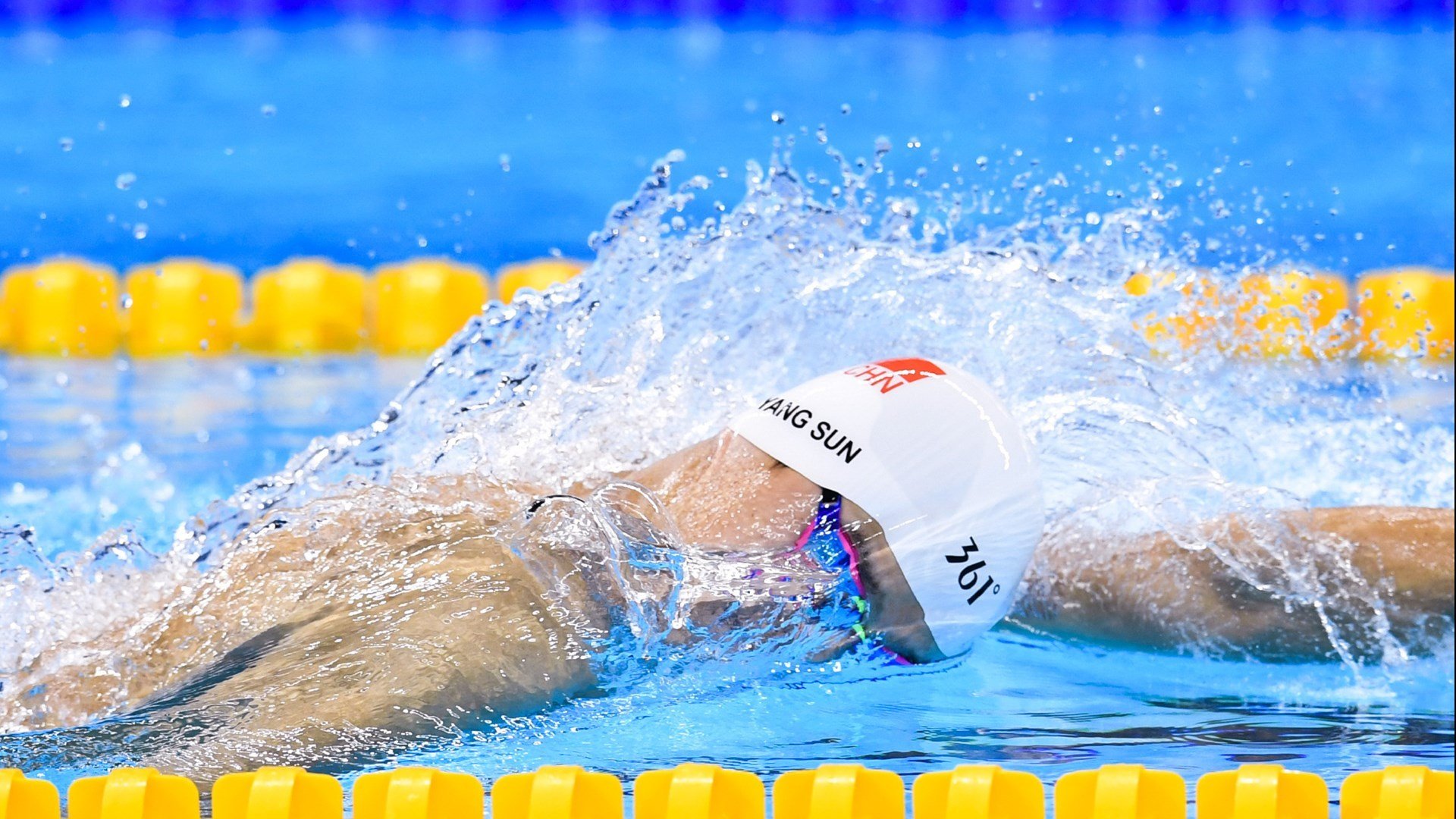 开云官方-篮球运动员心理辅导服务体系完善，篮球运动员的心理素质训练应把重点放在